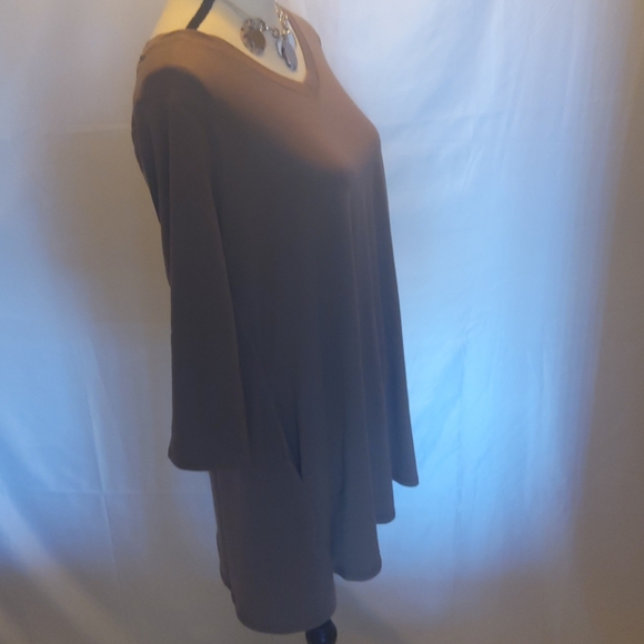 V-neck 3/4 sleeve tunic 🔥 - Picture 3 of 6